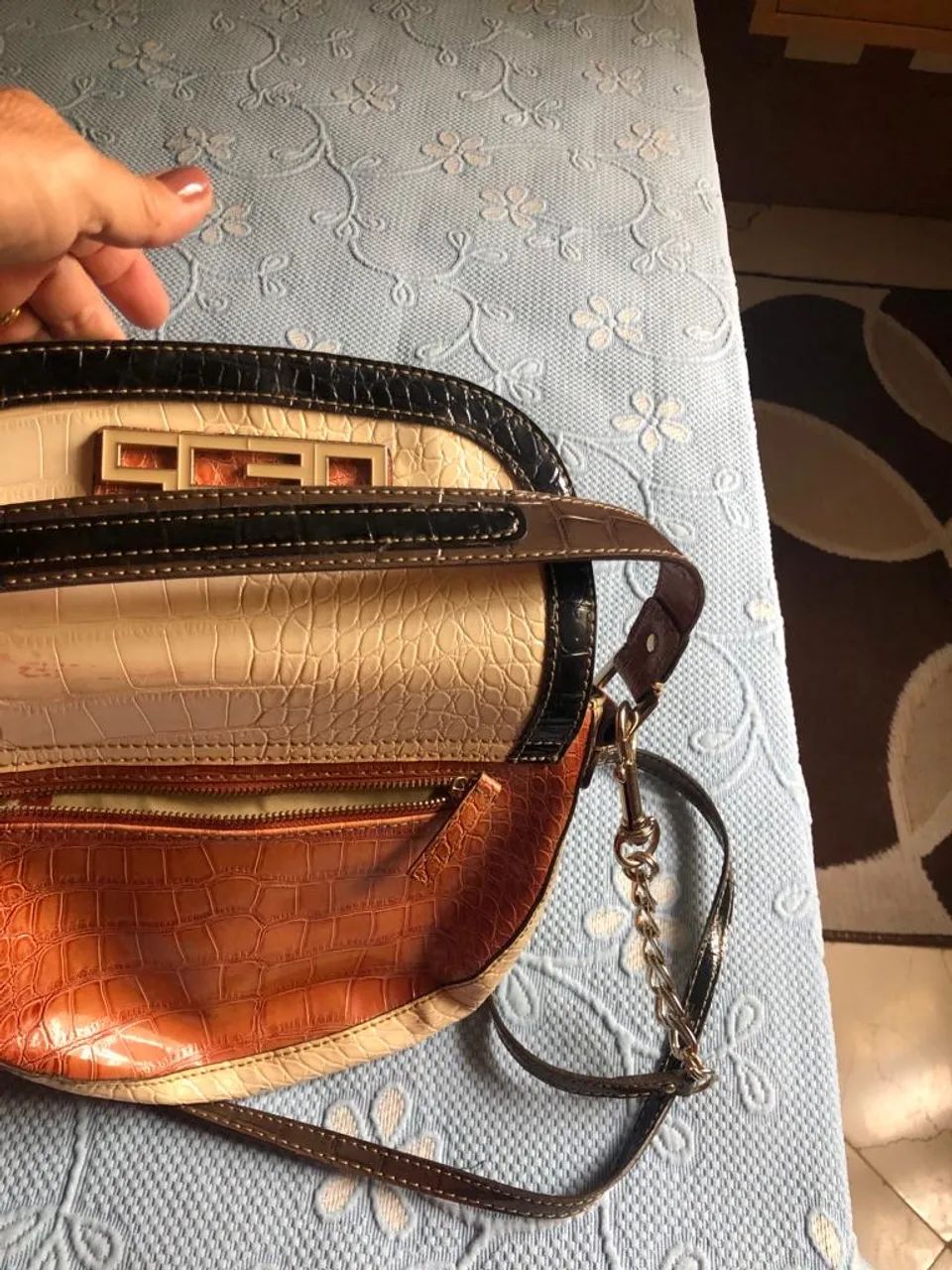 Bolsa Guess de ombro tons de marrom  - Foto 2