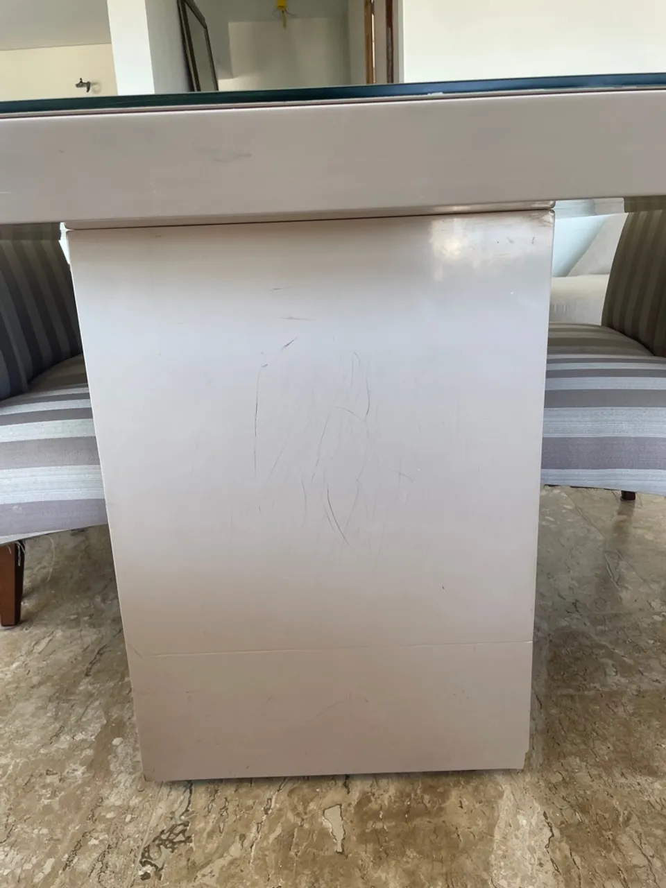 Mesa de jantar com design moderno