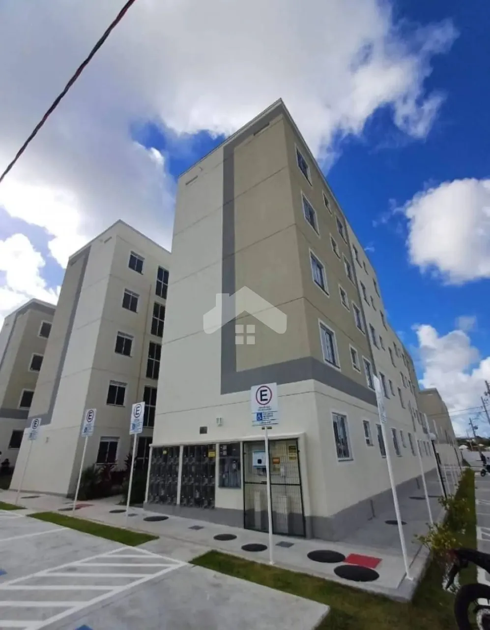 Apartamento no Cond. Praia de Atalaia, 2/4, 1 vaga (Condomínio incluso)- Capucho