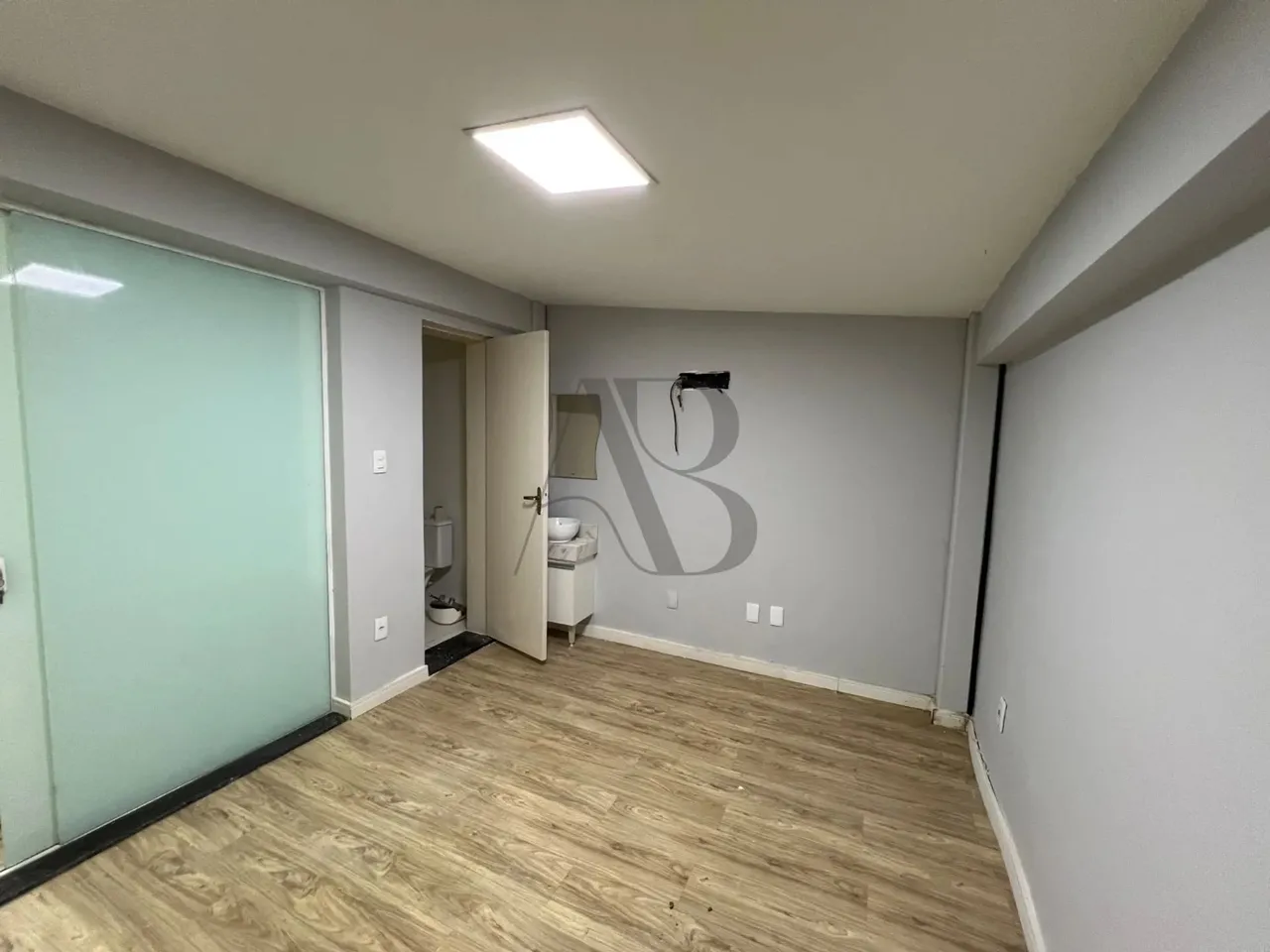 Sala Comercial para Locação 42 m² | Mansões Santo Antônio | Cps R$ 2.100,00