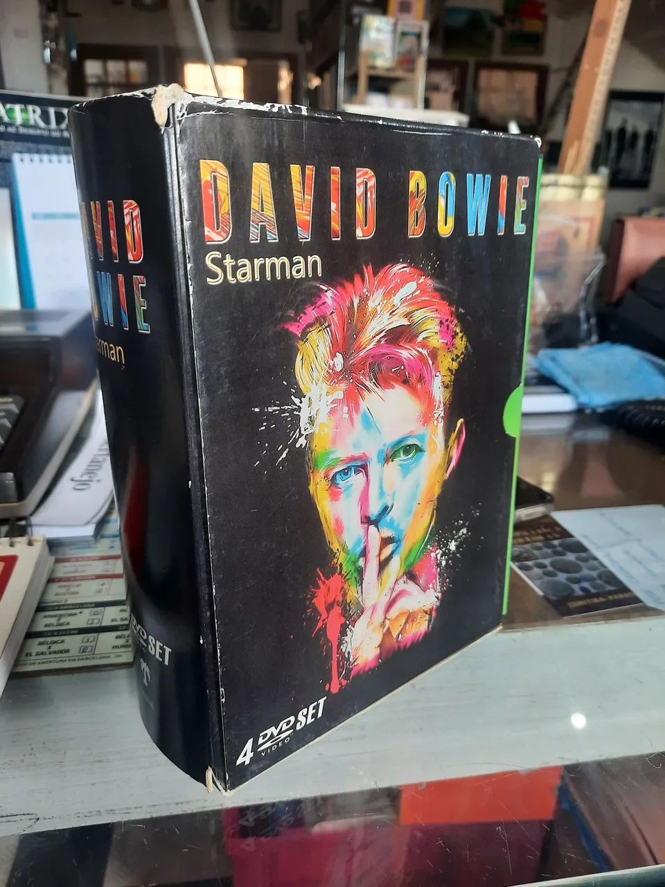 Box original DVD David Bowie 4 discos **leia a descrição** - DVD