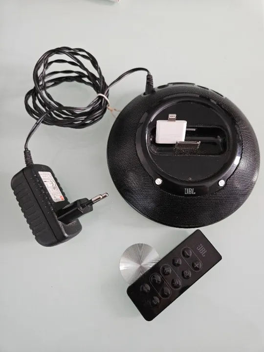 JBL on Stage micro II (Dock para iPhone e entrada P2)