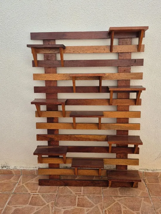 EXPOSITOR DE MADEIRA