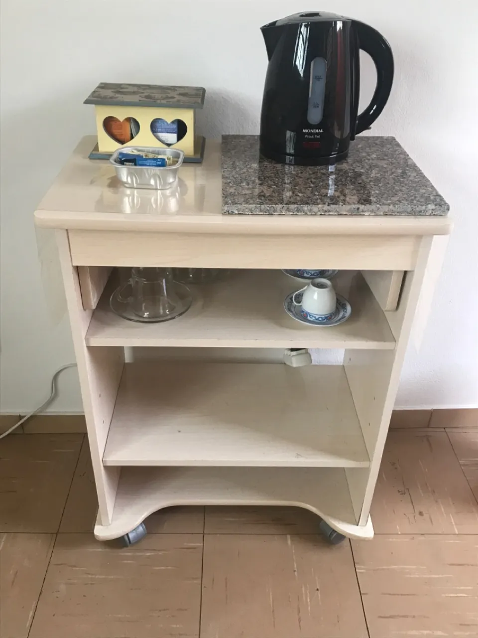 Mini rack com rodinhas