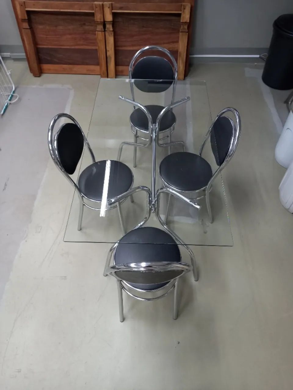 Mesa Vidro Retangular + 4 cadeiras 