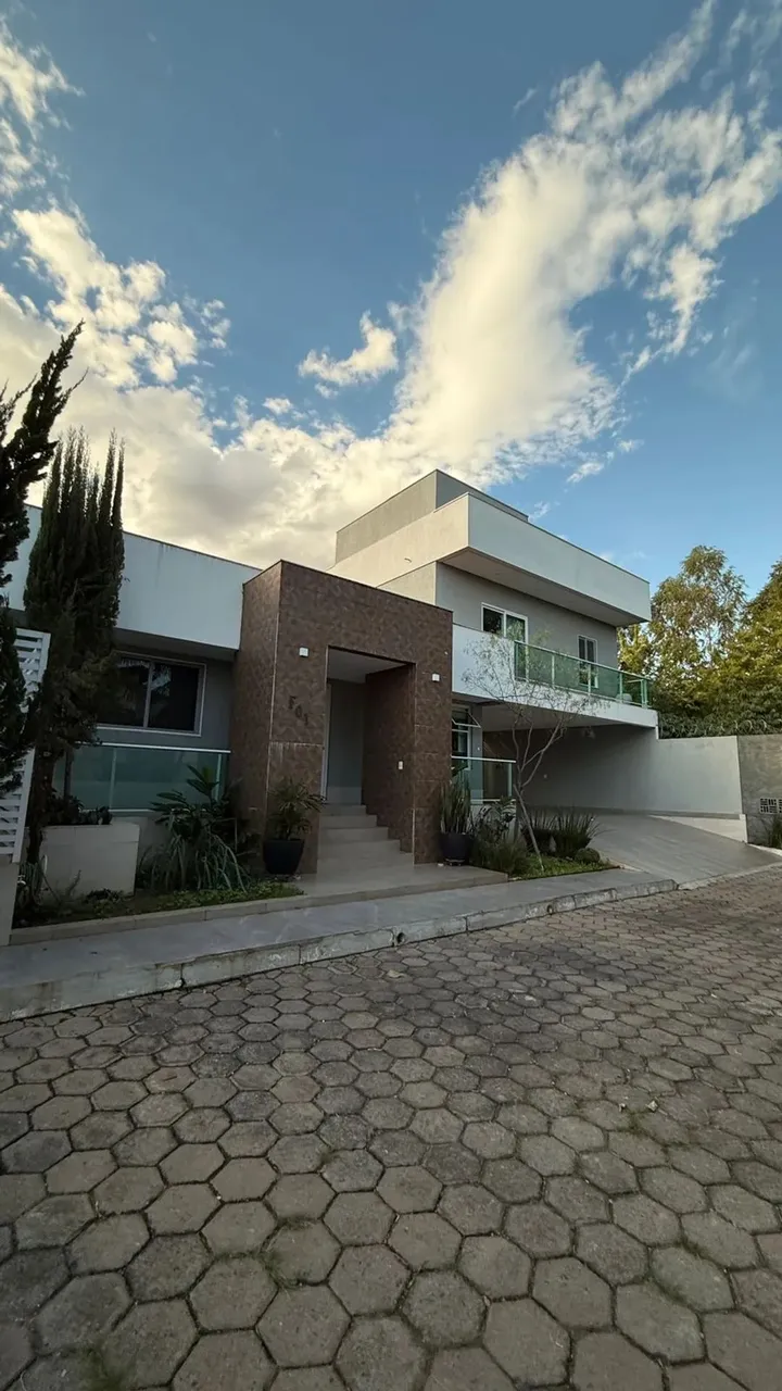 Sobrado para aluguel tem 300 metros quadrados com 3 quartos em Grande Colorado - Brasília