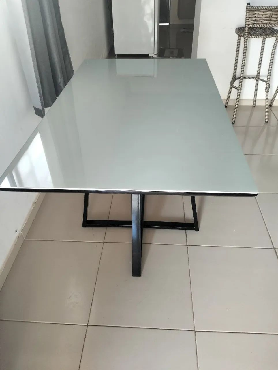 Mesa de jantar em vidro com base em ferro - Foto 4