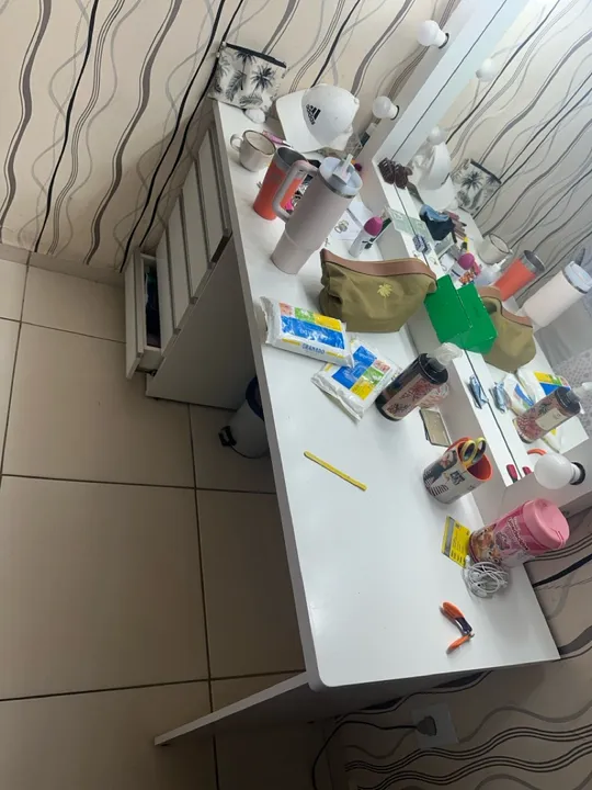 Penteadeira Branca com Espelho e Gavetas