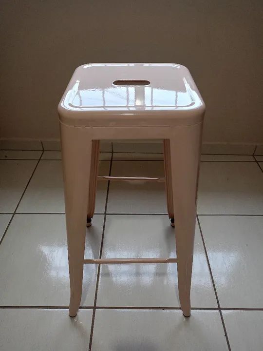 Banqueta em aço  decorativa casa nova  (retirar)