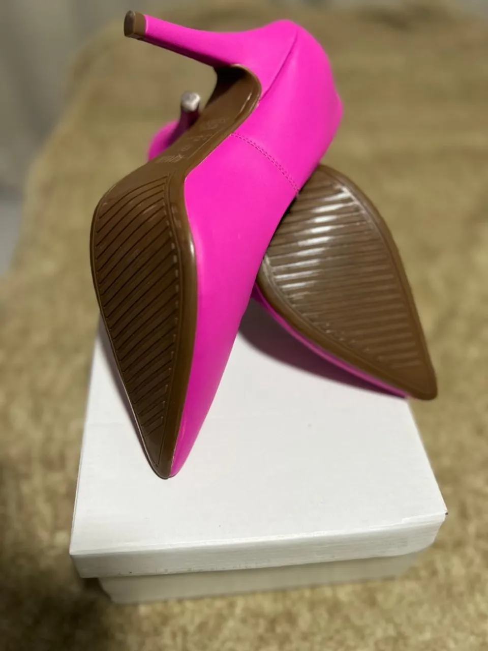 Scarpin Rosa Vibrante - Salto Alto Elegante