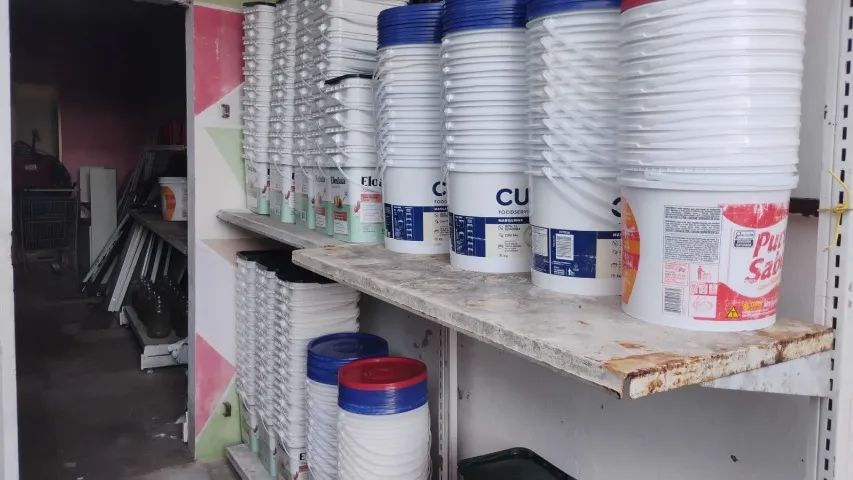 Balde de 15kg vazio. Sujo 4,00 reais, limpo 4,50 reais. Tenho redondo e quadrado. 