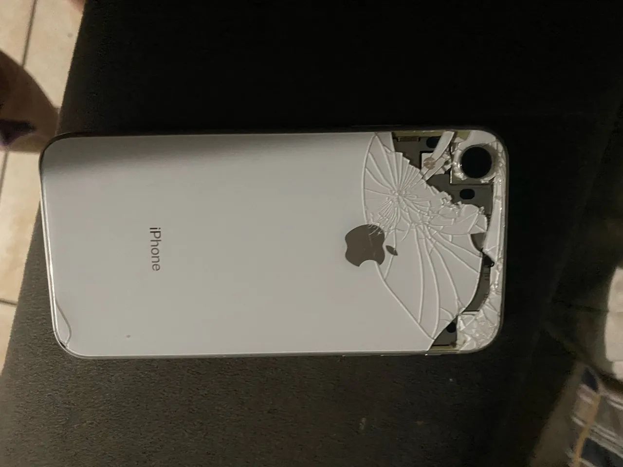 Tela iPhone danificada para peças - Foto 2