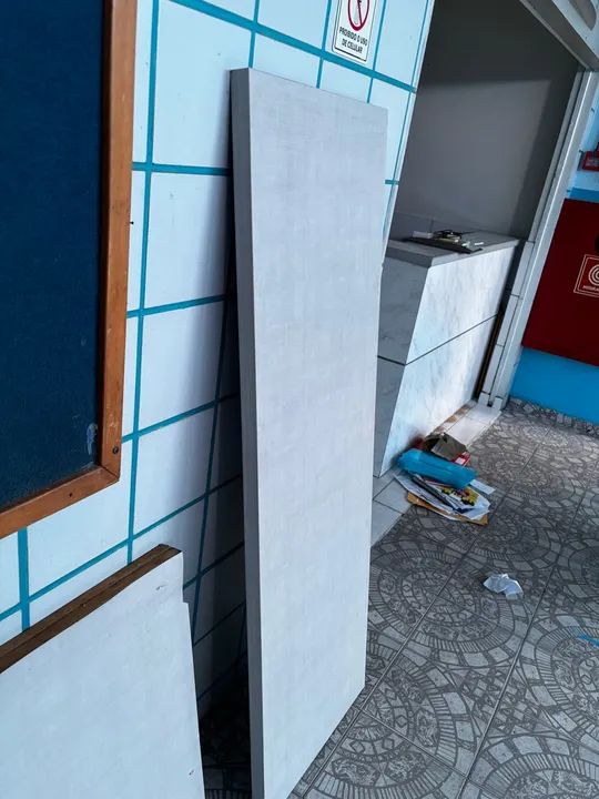 Tudo por R$ 550,00 - Armários e mesa de MDF - Foto 3