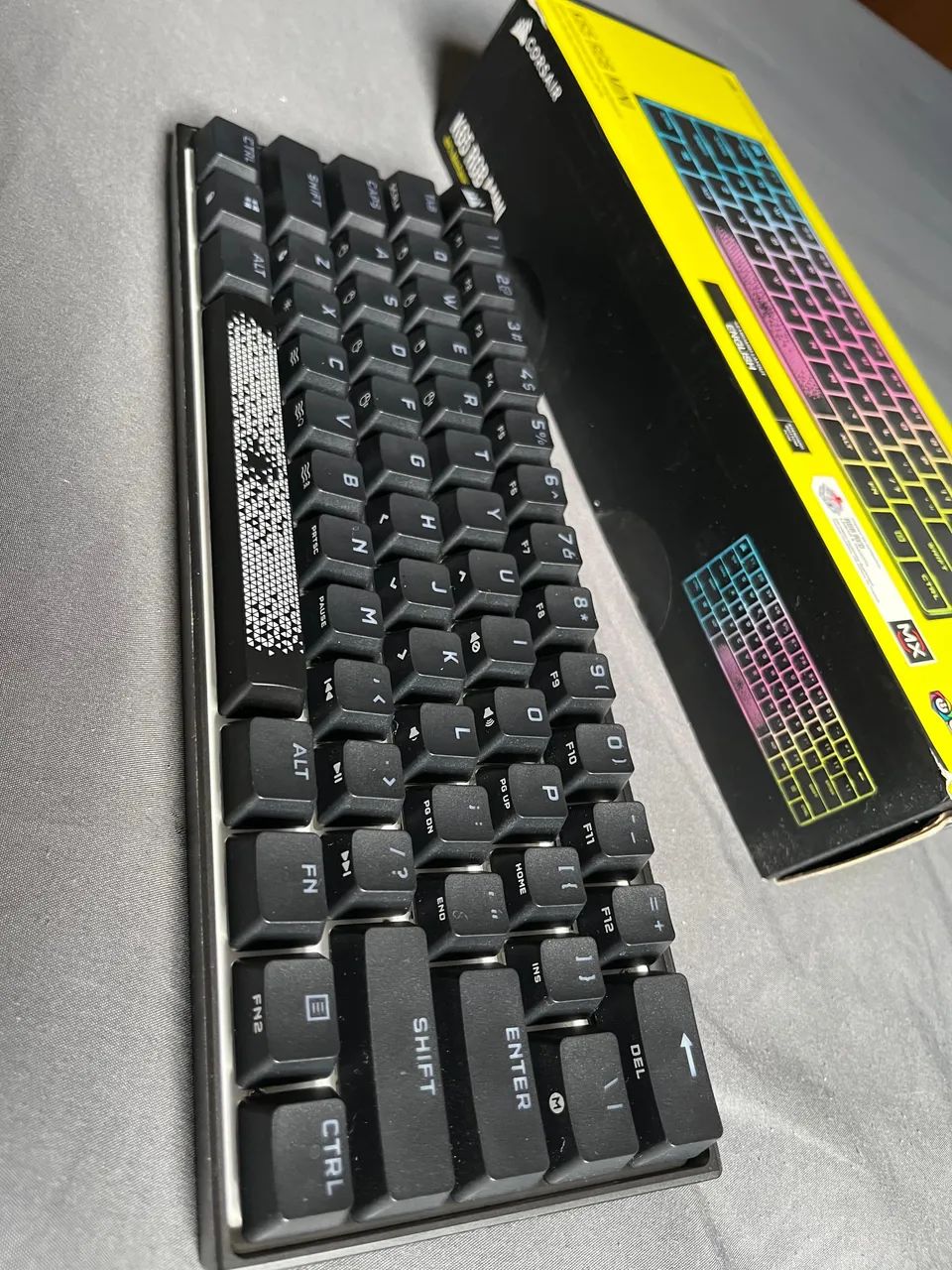 Teclado Corsair K65 RGB MINI 60% Layout US Switch Cherry MX RED - Foto 6