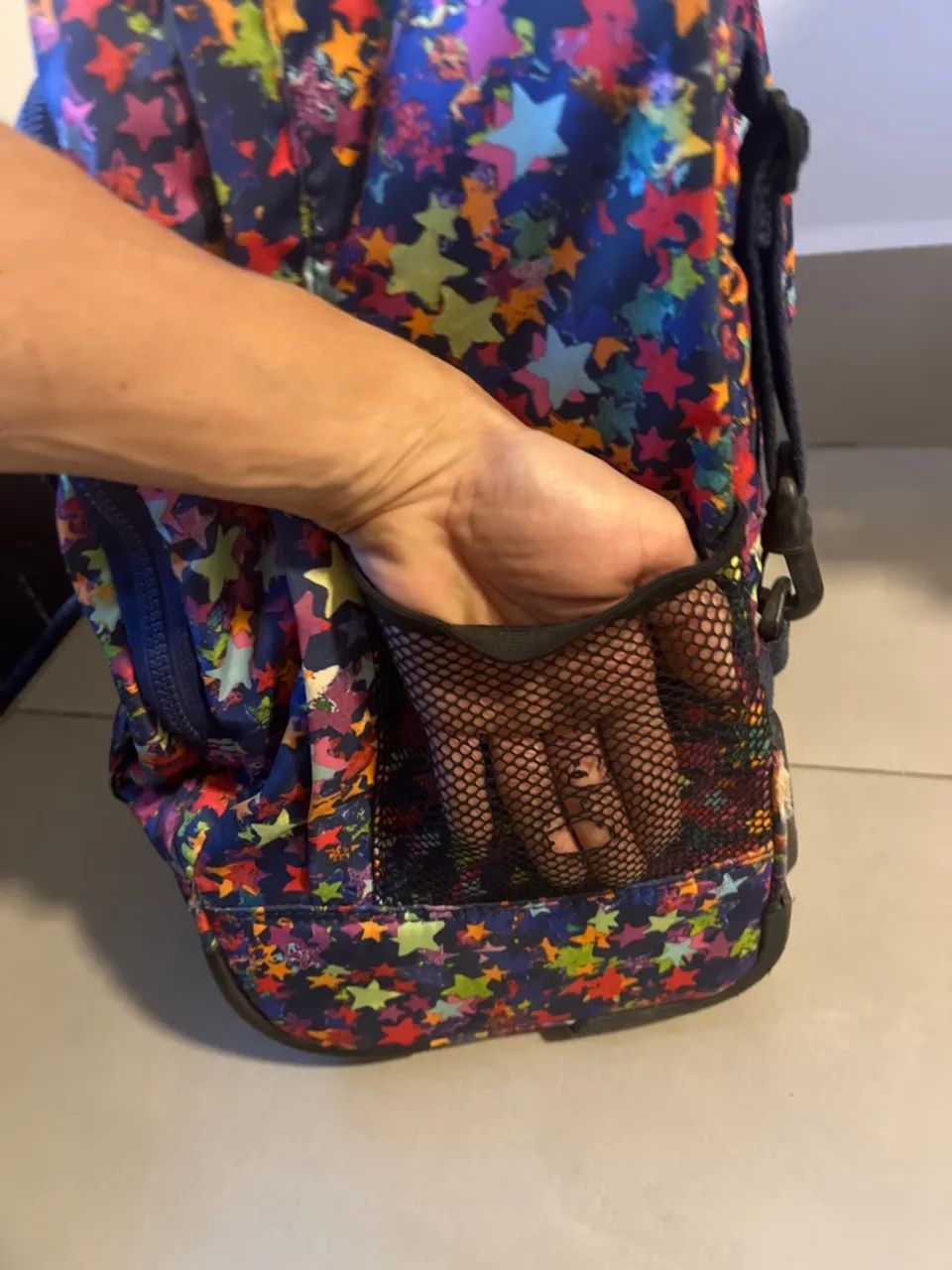 Mochila Kipling estampada com rodinhas - Foto 4