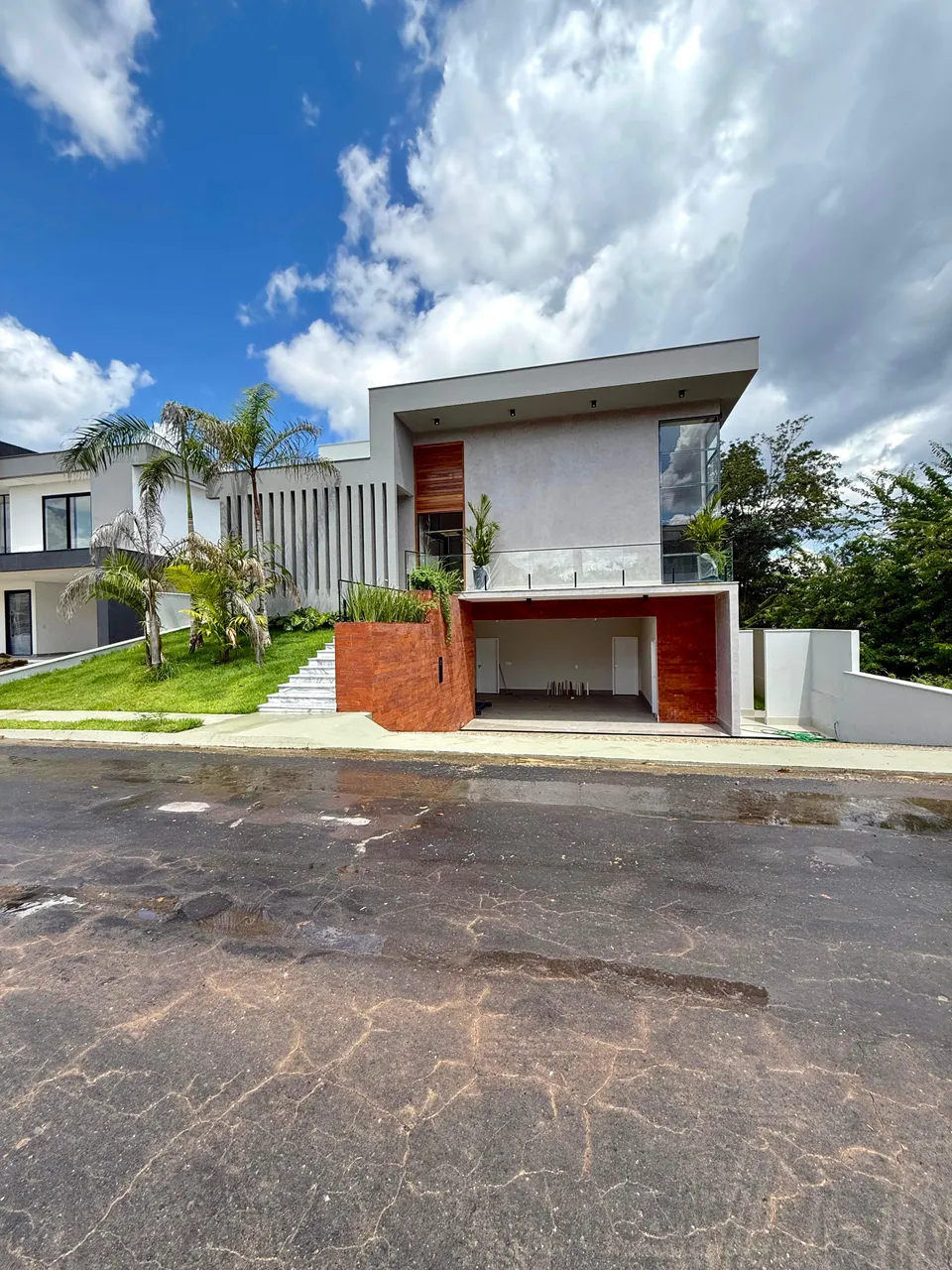 Casa nova na Marina Rio Bello com 4 suítes, piscina e amplo quintal - Ponta Negra