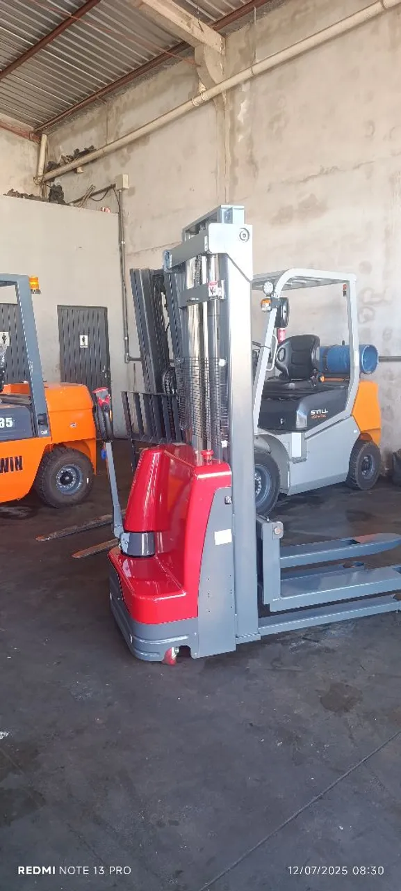 Empilhadeira Topwin Elétrica - Ideal para Operações Logísticas
