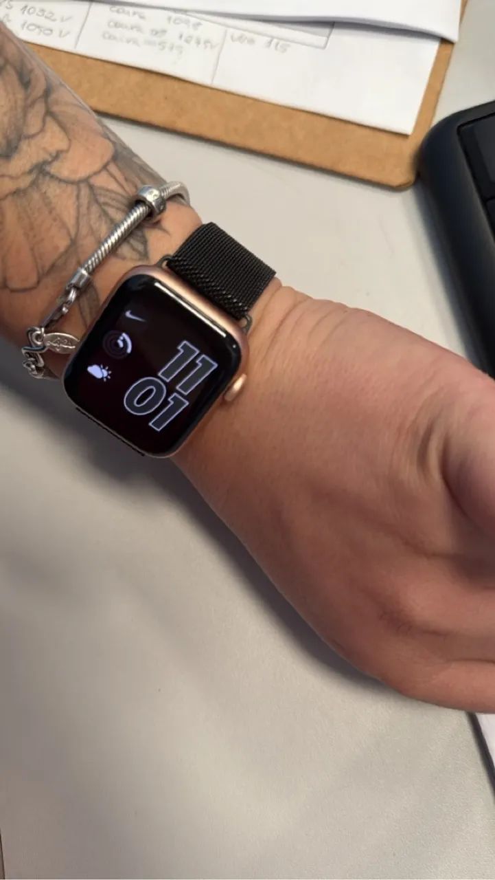 Apple Watch Series 6 40mm Gold Aluminum Case