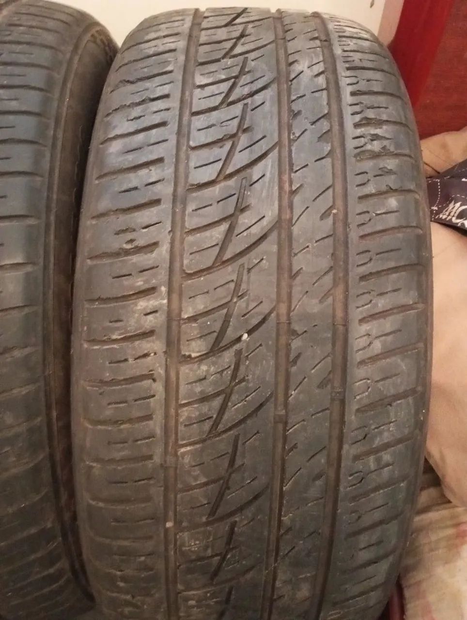 Pneus 235-50-19