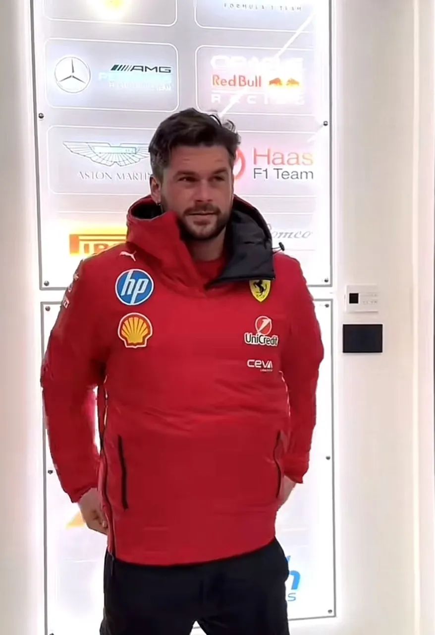 Jaqueta Puma Dupla Face Scuderia Ferrari Team Reversível Masculina