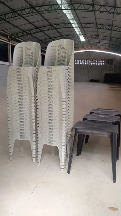 Cadeira de plástico novas 