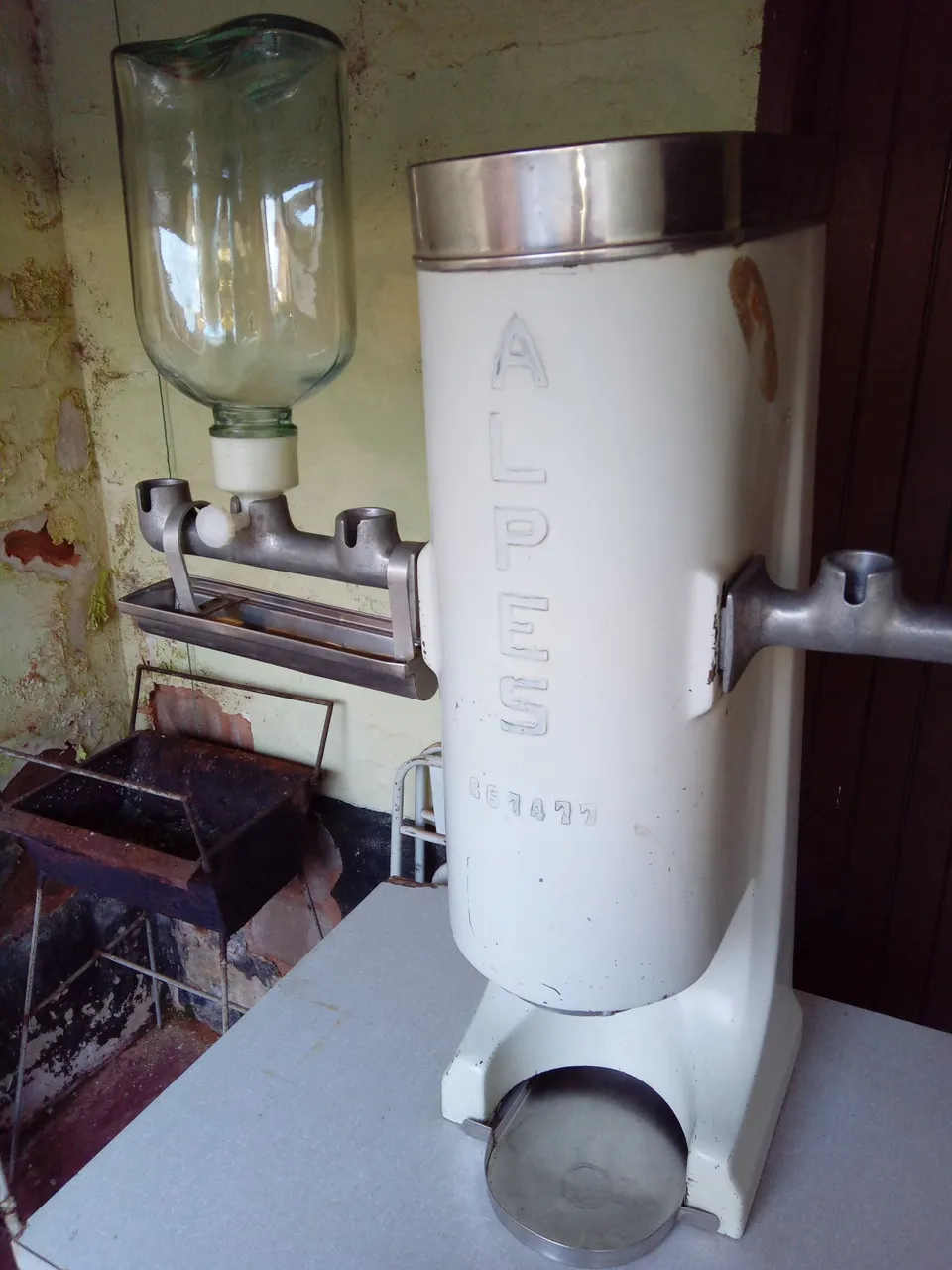 Máquina de fazer sorvete antiga