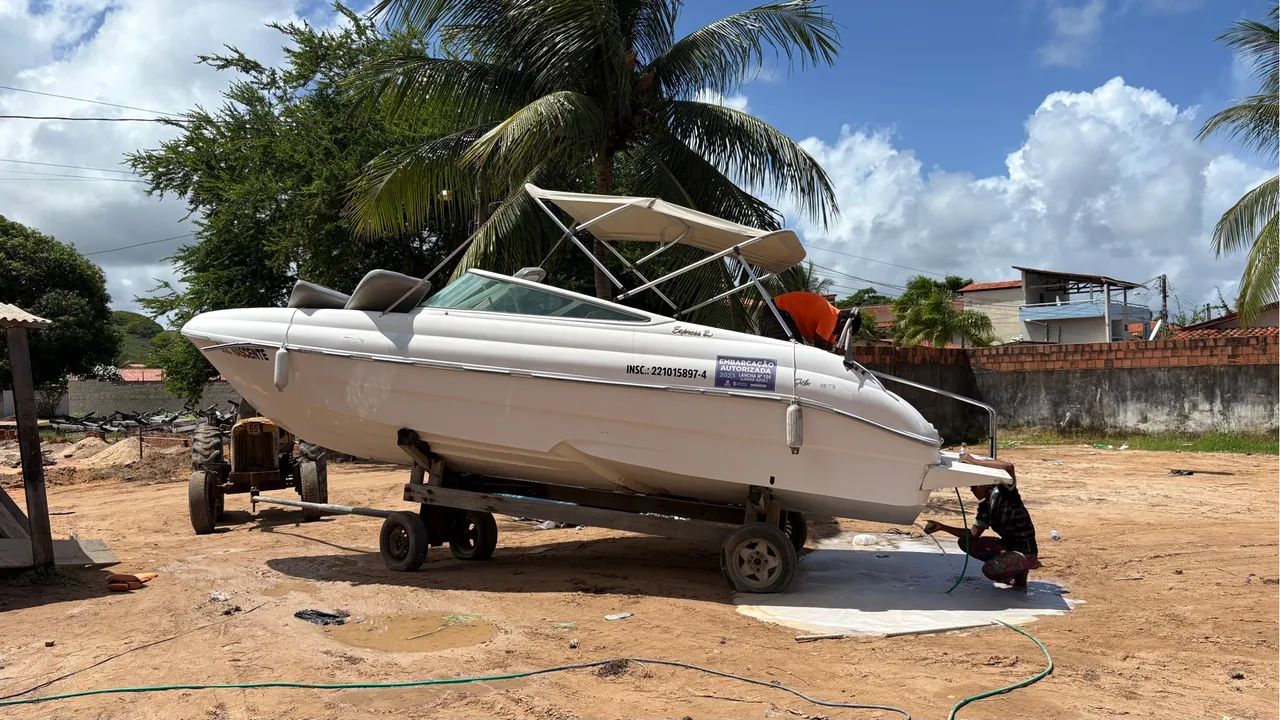 Lancha impecável para momentos inesquecíveis! - Foto 10