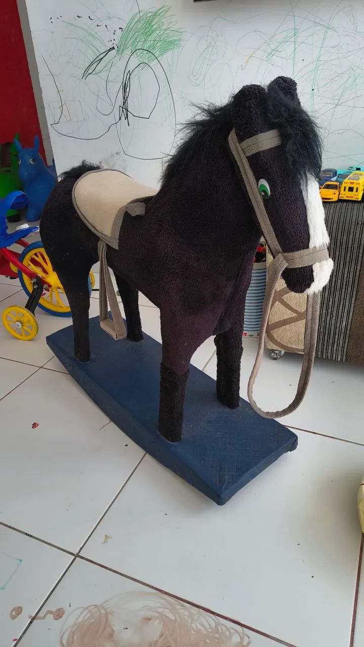 Cavalo de brinquedo infantil