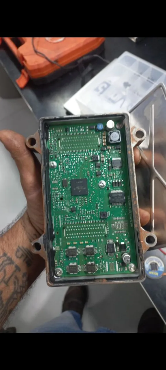 Reparo em módulos automotivo