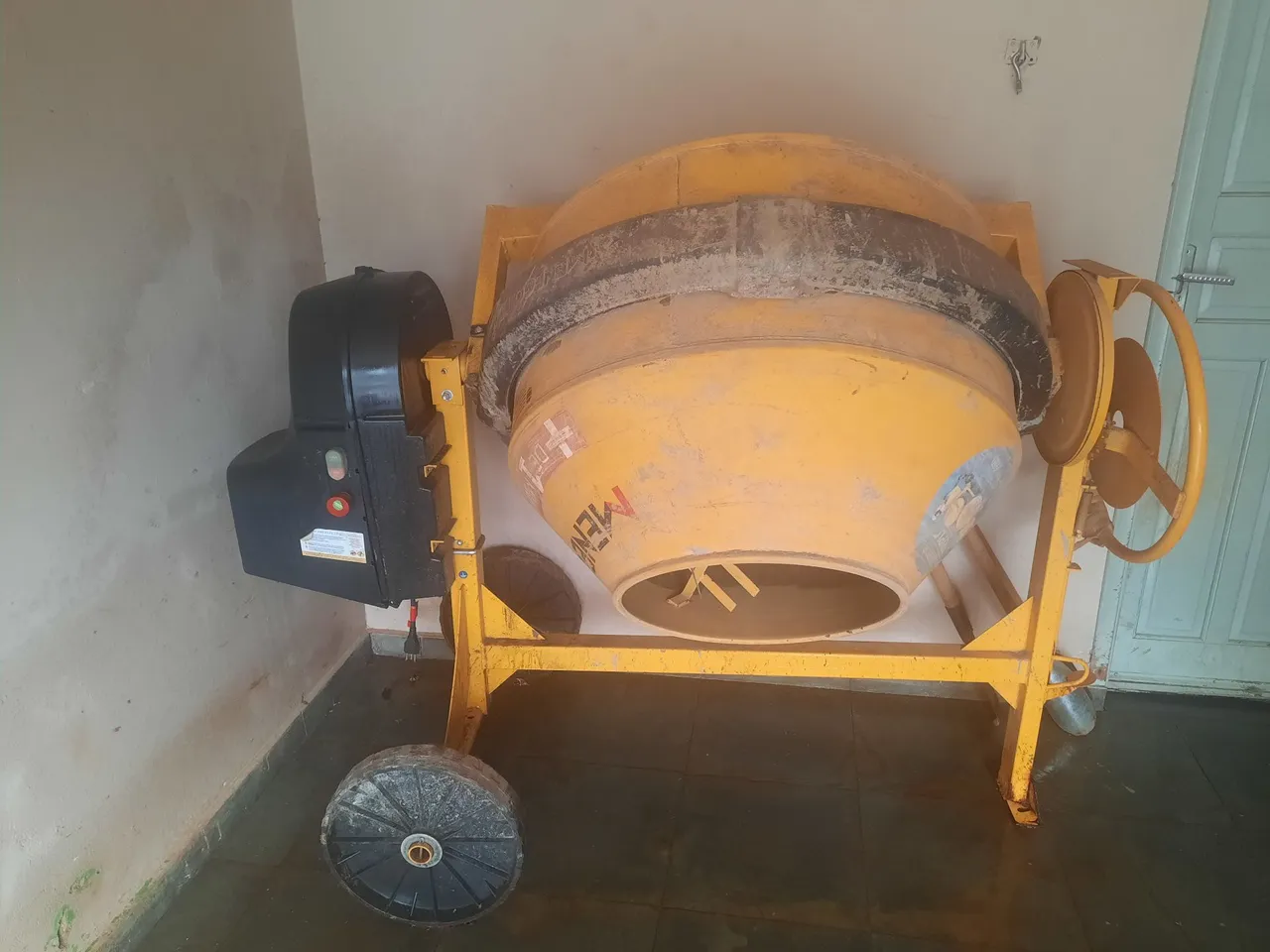 Betoneira menegotti 127v/220v 2cv