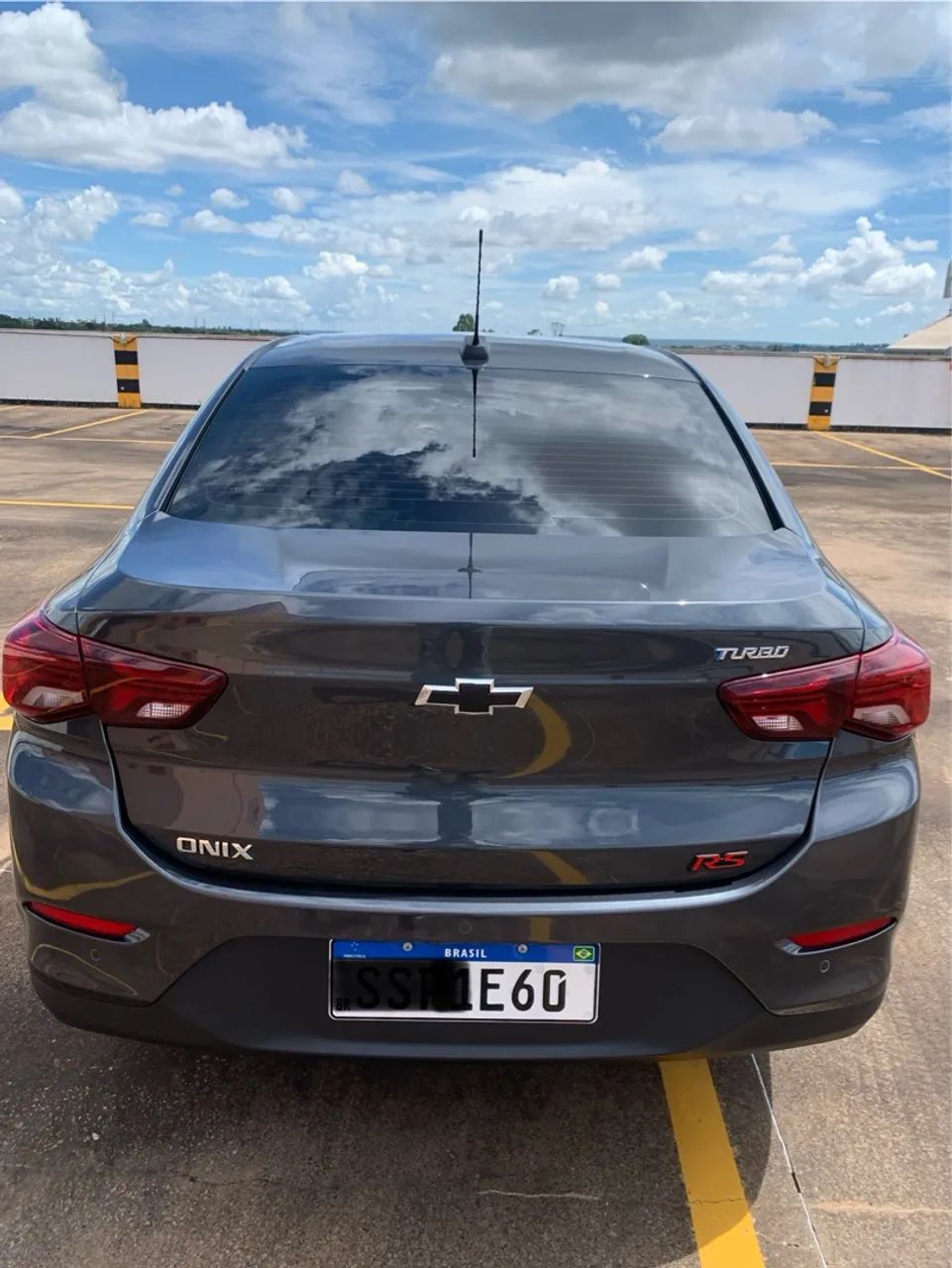 Onix sedan LTZ turbo automático 2025 - particular 