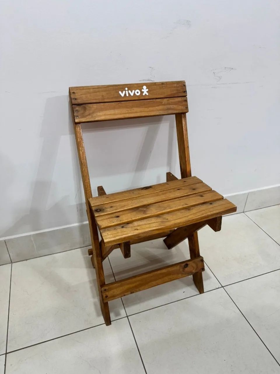 Mesa de madeira com cadeira - Foto 3