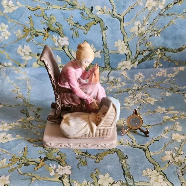 Estatueta de porcelana Norleans Japan, mulher com bebê, 15 cm, década de 1960. Rara! 