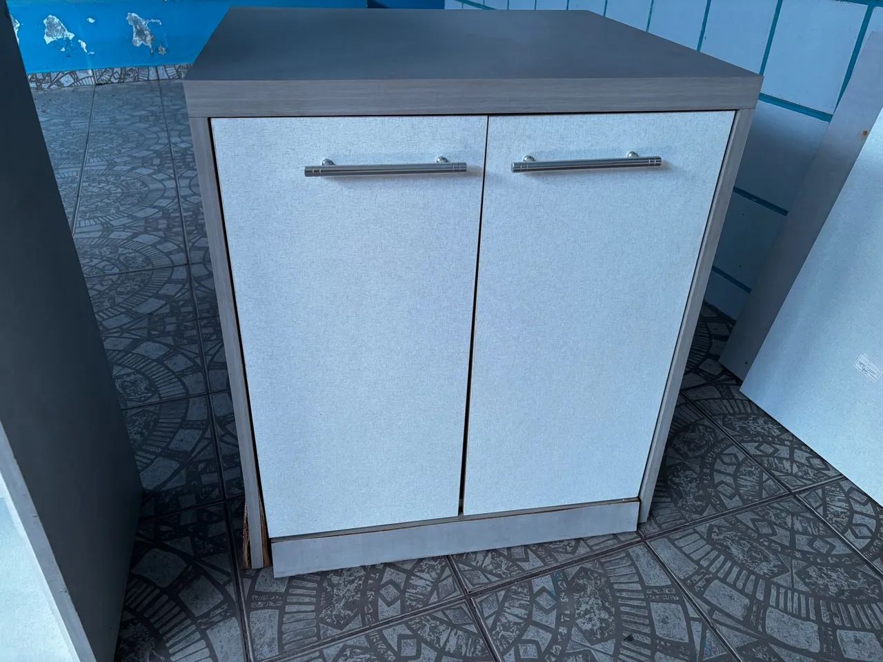 Tudo por R$ 550,00 - Armários e mesa de MDF - Foto 4