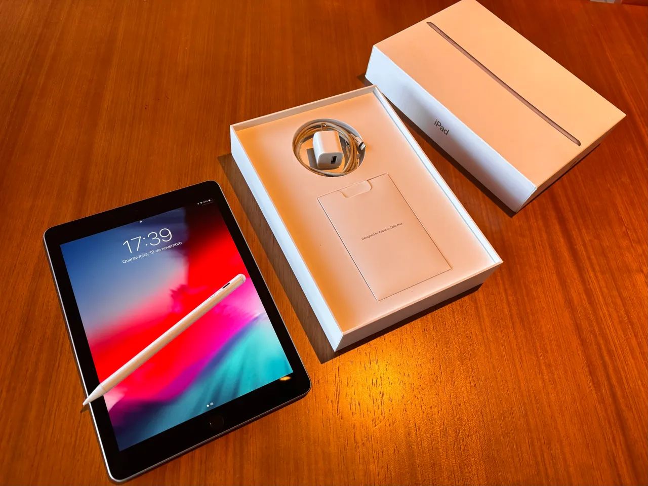 iPad 6a Geração 32GB na caixa original, capa e caneta WB. Tela