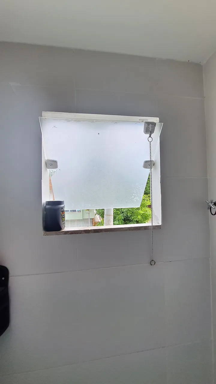 Pia, basculante e box de banheiro