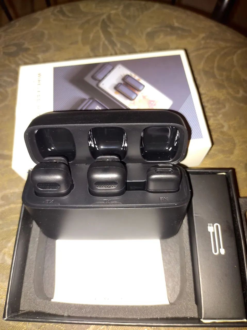 Wireless microphone64197830529282124