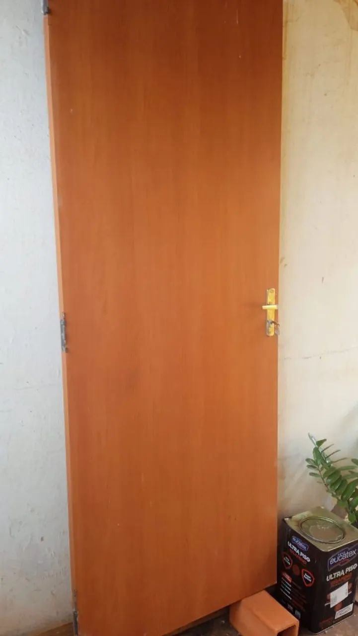 Tenho uma porta nova pra venda 