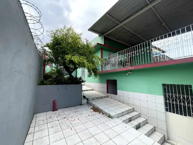 Casa com três quartos sendo um suíte - São Francisco