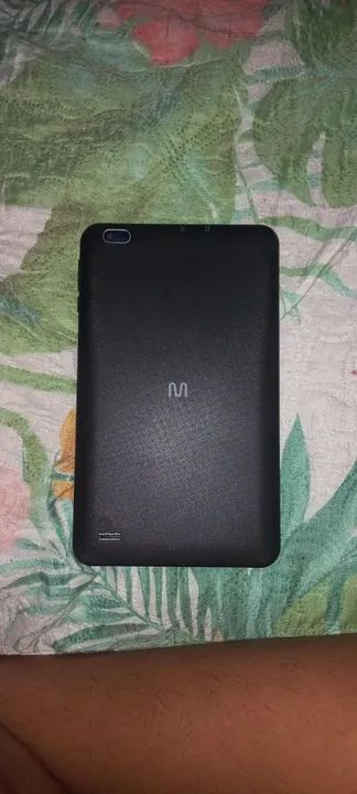 Um M8_4G com nenhuma marca de uso bateria 100%