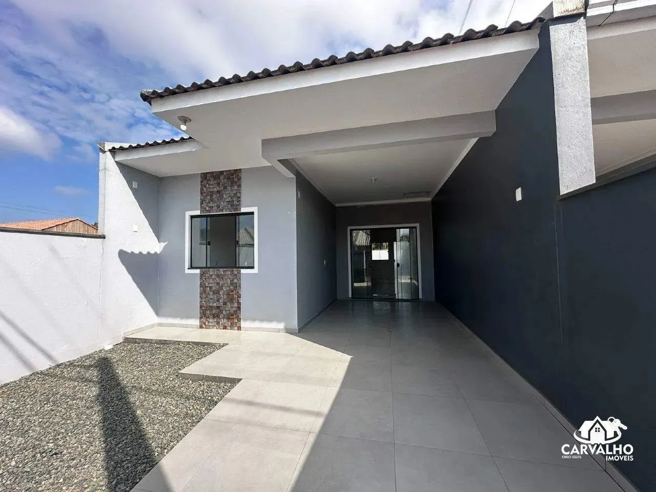 Casa com 2 dormitórios sendo 1 suíte, área de festas e excelente localização no Bairro Ita
