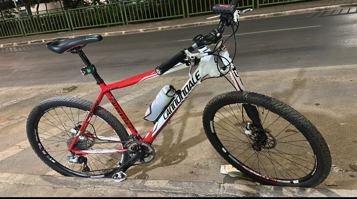 Cannondale Lefty Carbon Flash 4