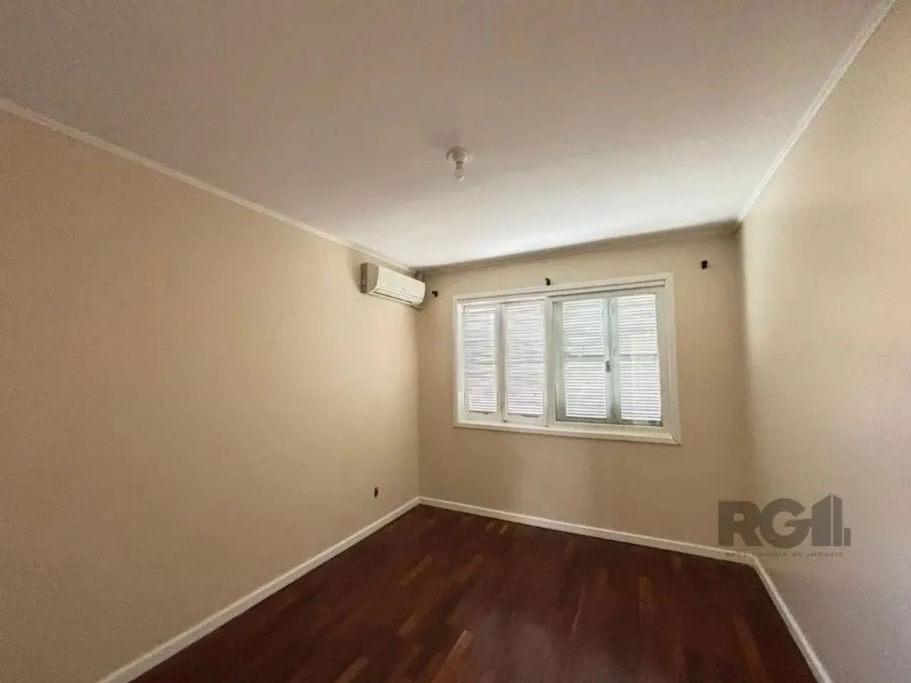 Casa com uma área privativa de 350 m², com 7 dormitórios com alguns móveis, 1 suíte com ba - Foto 3