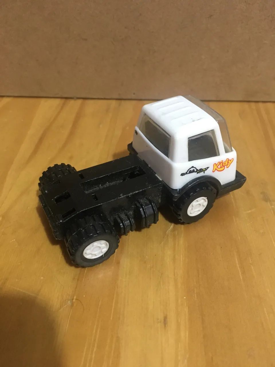 Caminhão Pevi antigo miniatura  - Foto 3