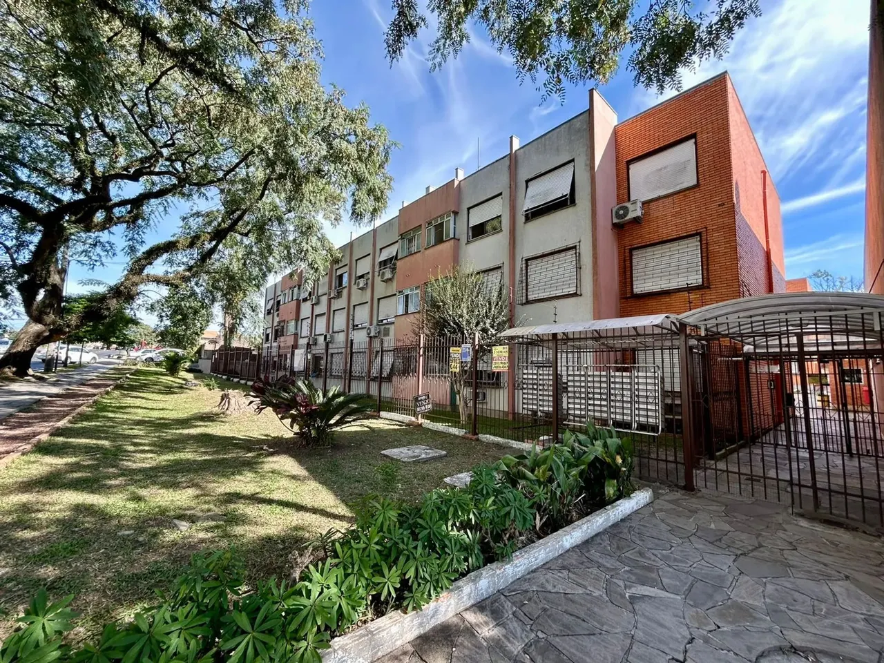 Apartamento 2 dormitórios com vaga de garagem próximo ao Iguatemi, Parque Germânia e Bourb