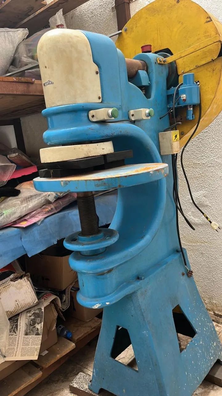 Vendo Balancinho e Trituradora Industrial de Borracha e Plástico