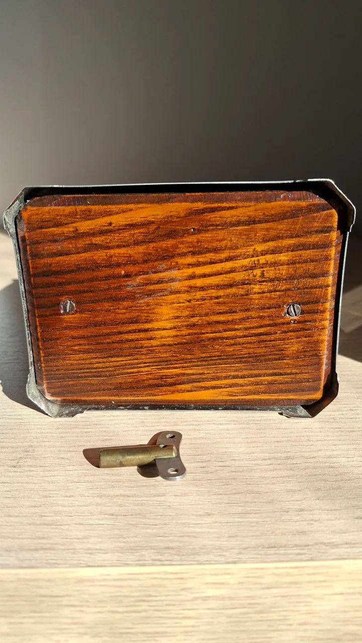 Relógio de mesa antigo da marca Junghans, de fabricação Alemã - Foto 5