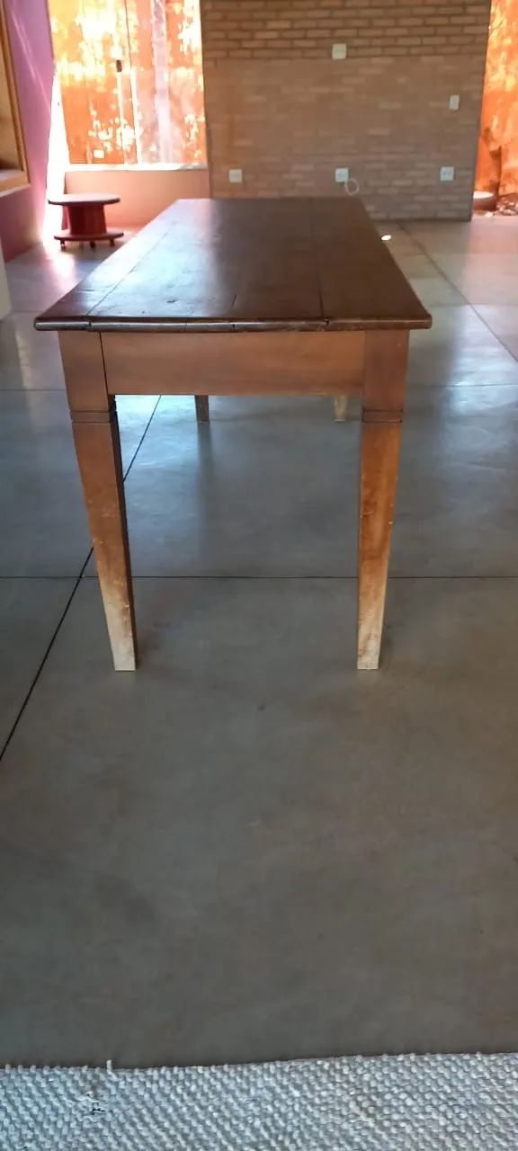 Mesa de madeira rústica 