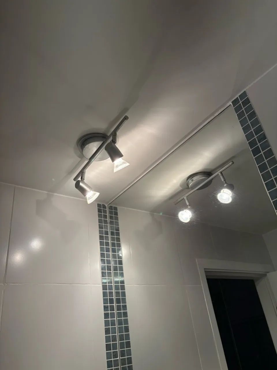 Spot con duas lâmpadas  - Foto 4