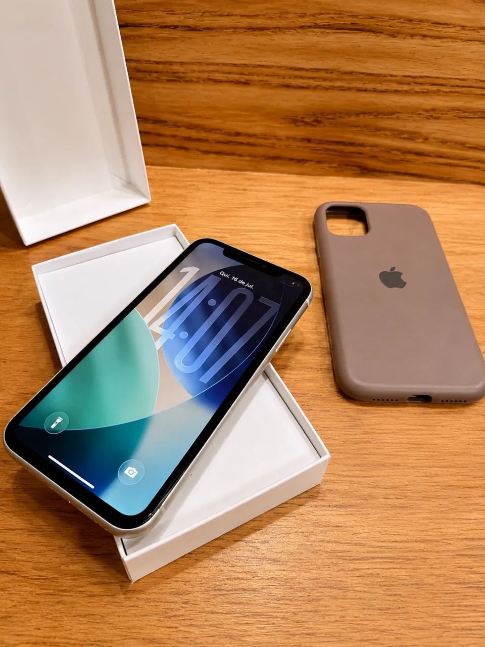     iPhone 11 Muito Novo - Impecável!